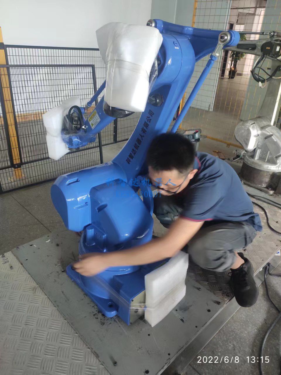 四軸關(guān)節(jié)機(jī)器人批量生產(chǎn)中(圖3) 四軸關(guān)節(jié)機(jī)器人批量生產(chǎn)中(圖3)